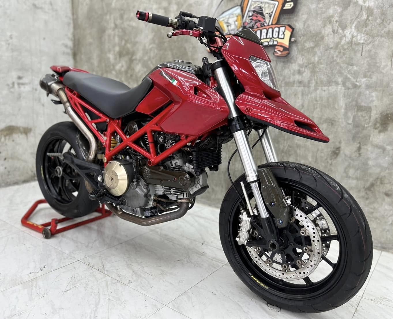 Ducati Hypermotard79 สีแดงบังโคนแดง-01