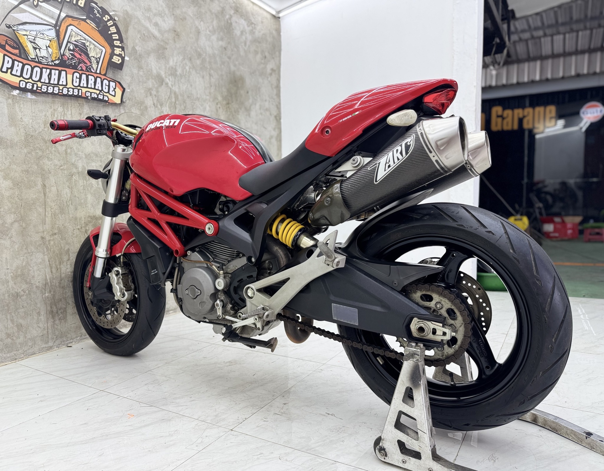 Ducati Monster795 Red-02-11