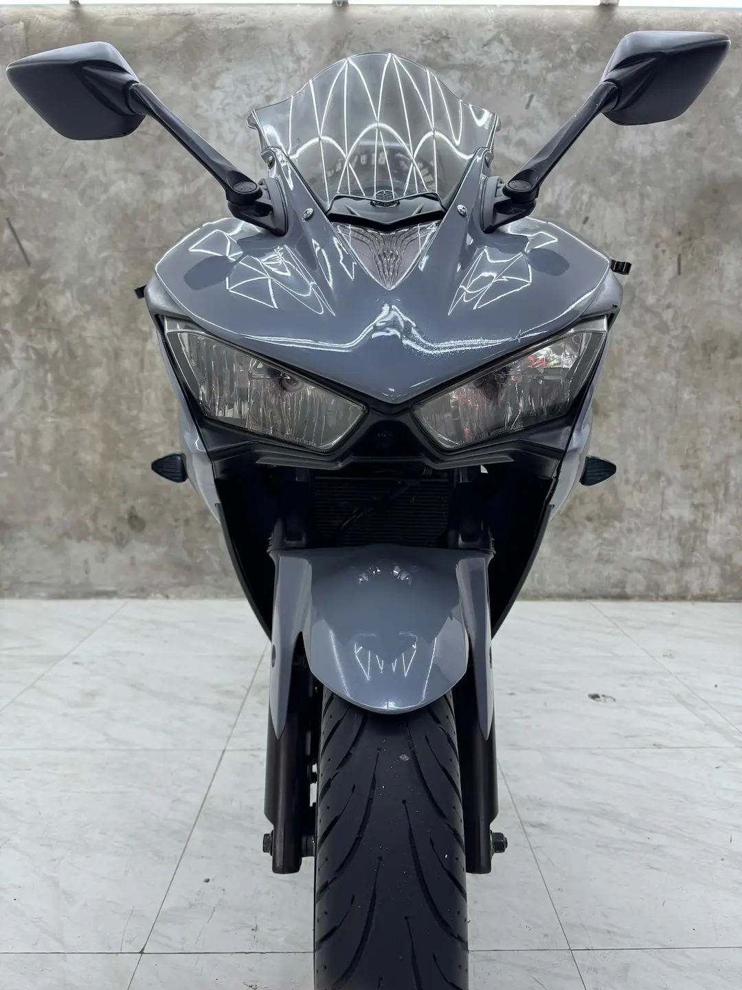 Yamaha R3 สีเทา รถปี 2016 ชุดแต่งครบ ใช้เงินออกรถเพียง 3,900 บาท
