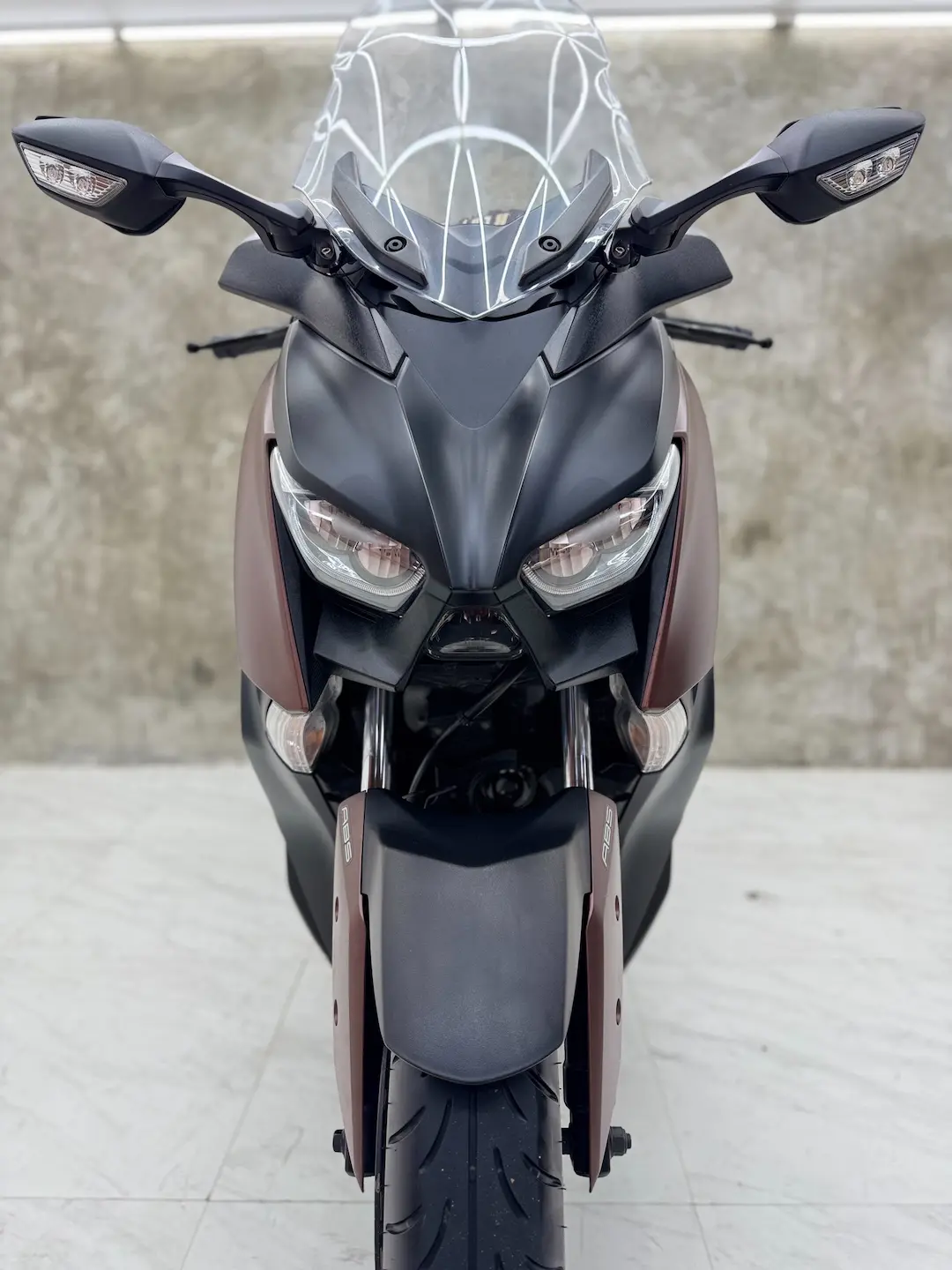 Yamaha Xmax300 สีน้ำตาลดำ ราคา 99,000 บาท